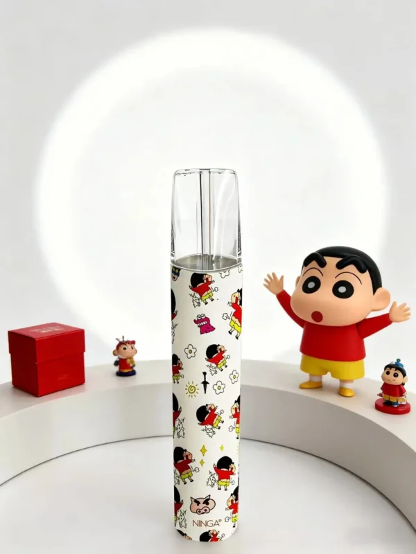 NINGA 動漫聯名系列 一代通用主機｜具備專屬 IP 塗裝設計與炫彩 LED 燈條動態顯示，搭載 Type-C 快充技術，完美通用一代煙彈
